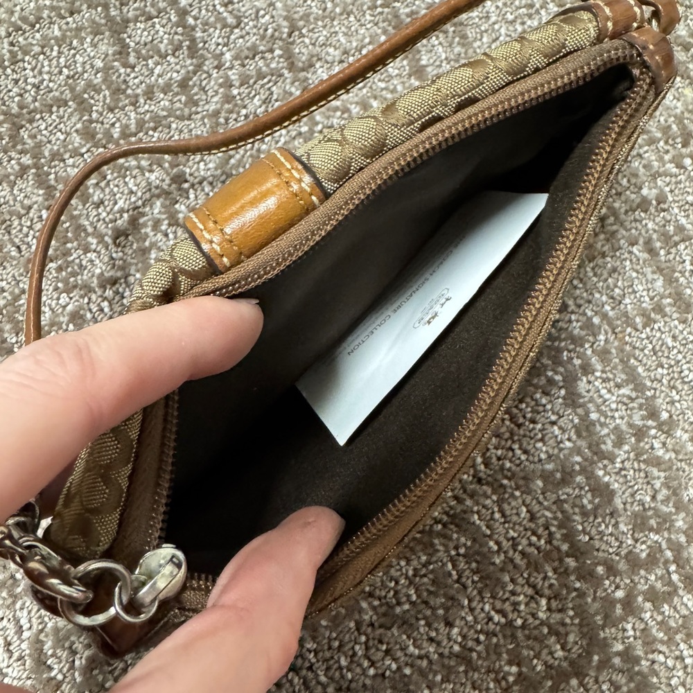 Coach wristlet - Picture 3 of 5